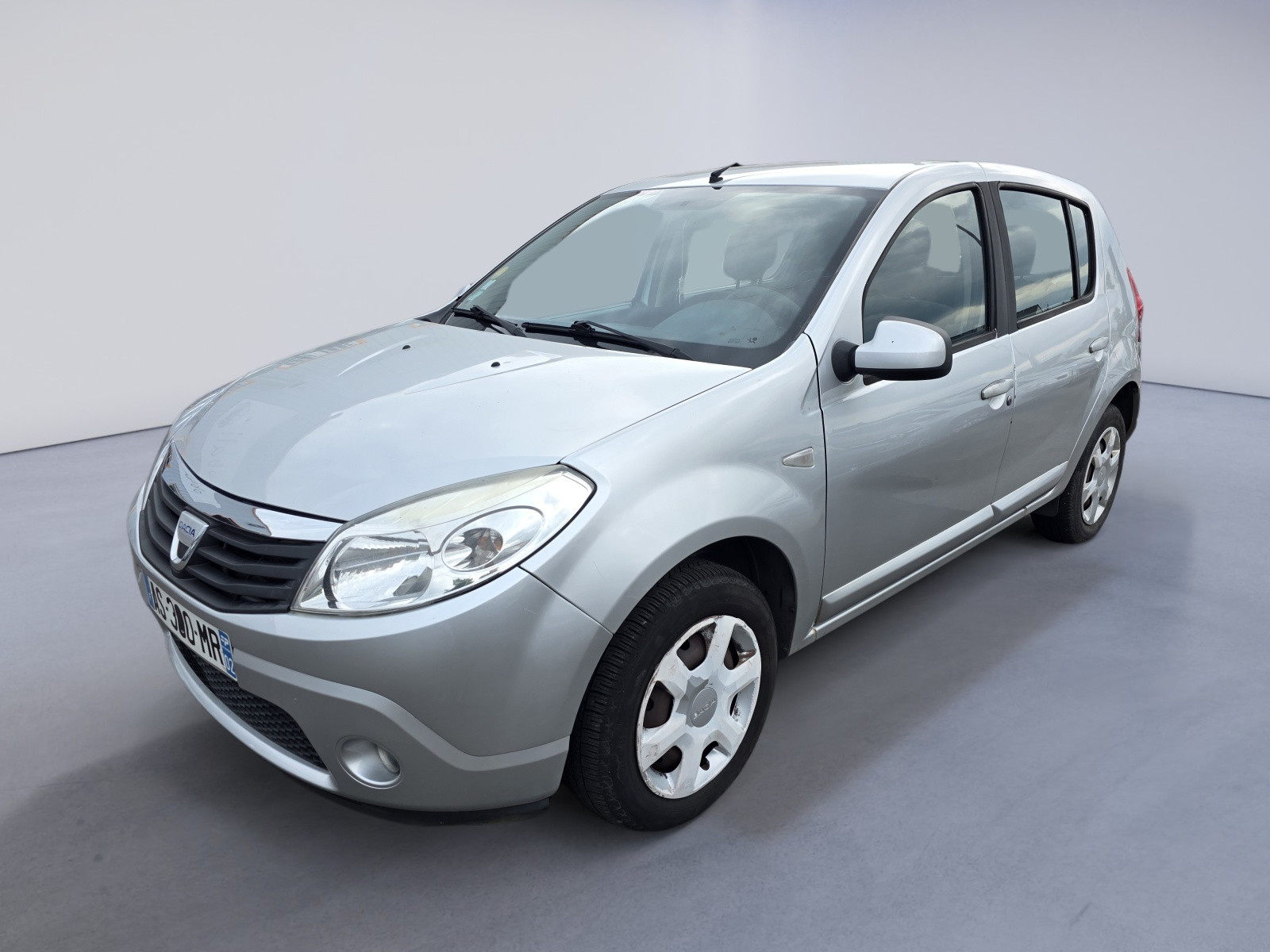 
                                                Voiture
                                                 DACIA SANDERO - 1.5 dCi 85 CV LAUREATE - 5 CV