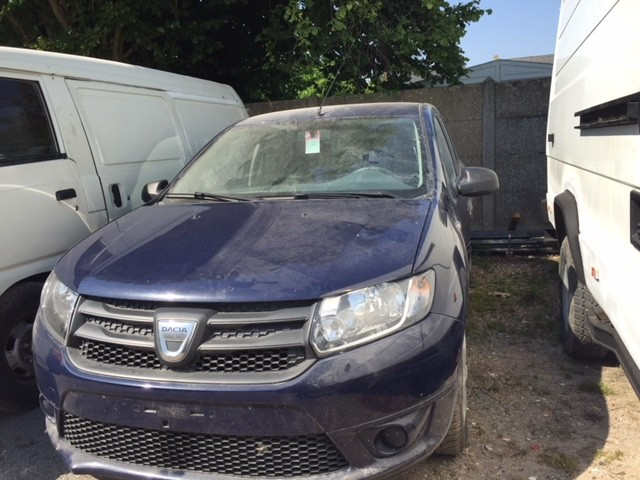 
                                                Voiture
                                                 Dacia Sandero  Essence  CLIMA  avec  C.T