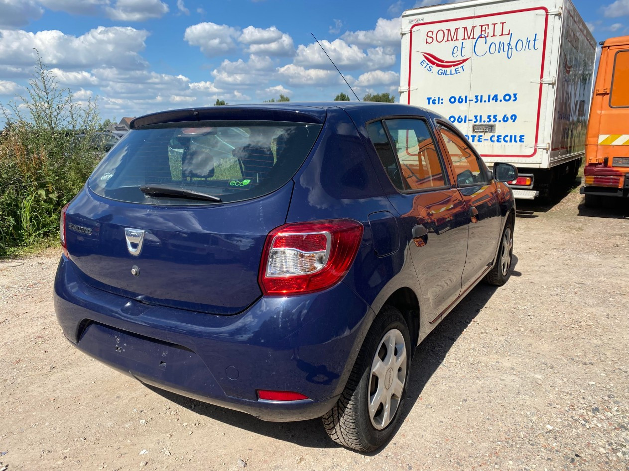 
                                                Voiture
                                                 Dacia Sandero  Essence  CLIMA  avec  C.T