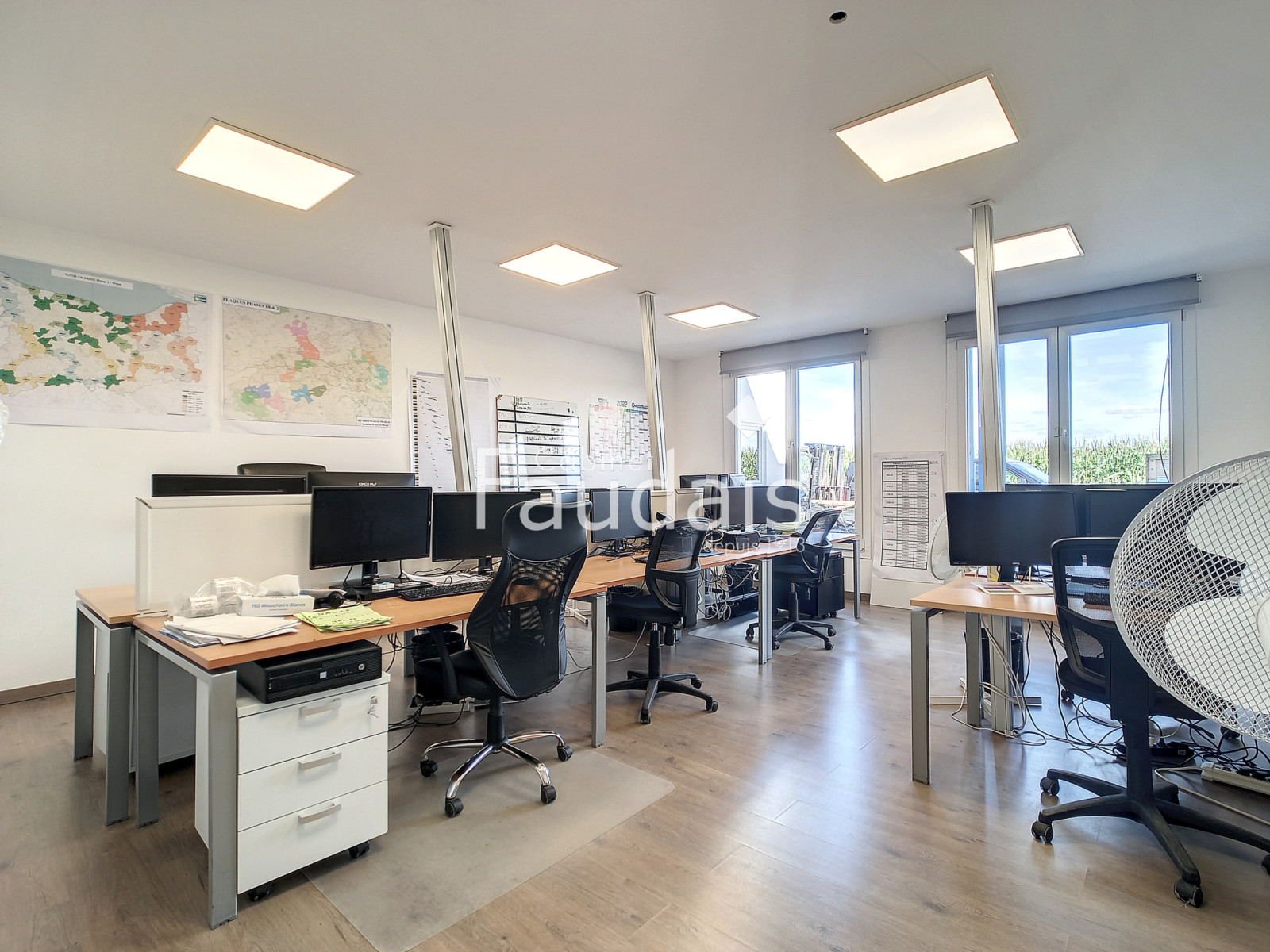 
                                                Vente
                                                 DANGY, Local professionnel