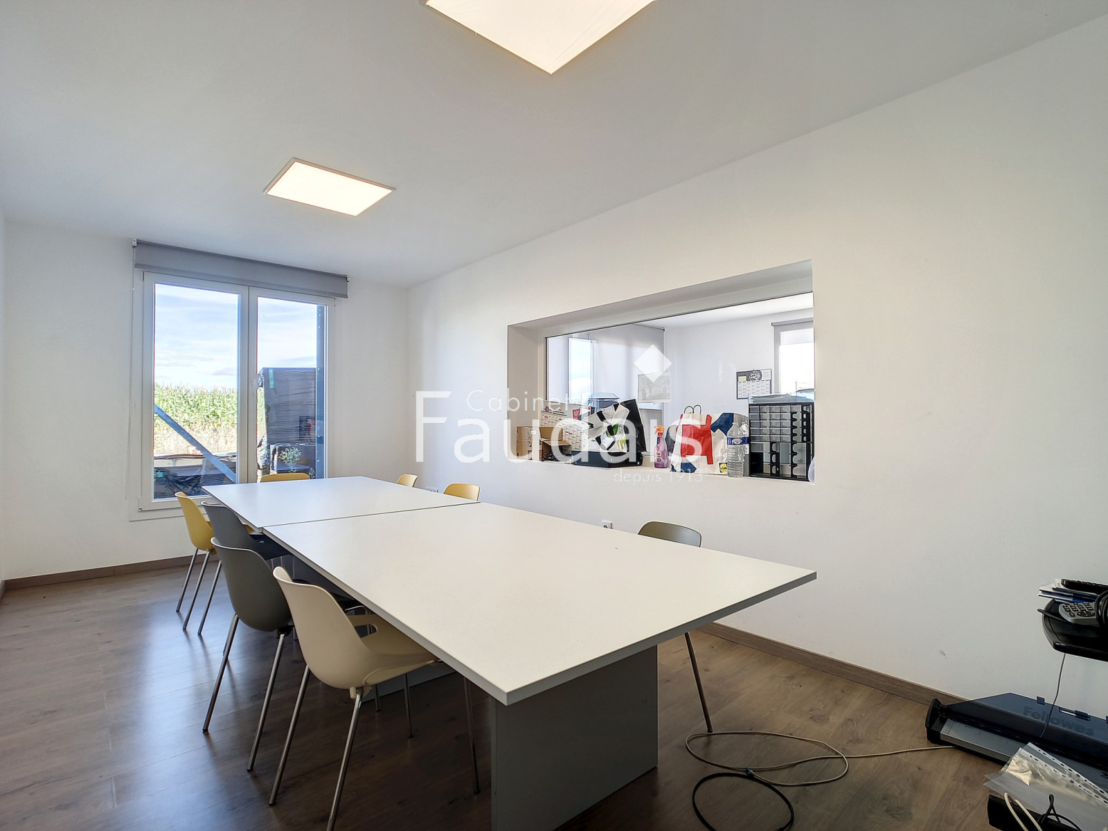 
                                                Vente
                                                 DANGY, Local professionnel