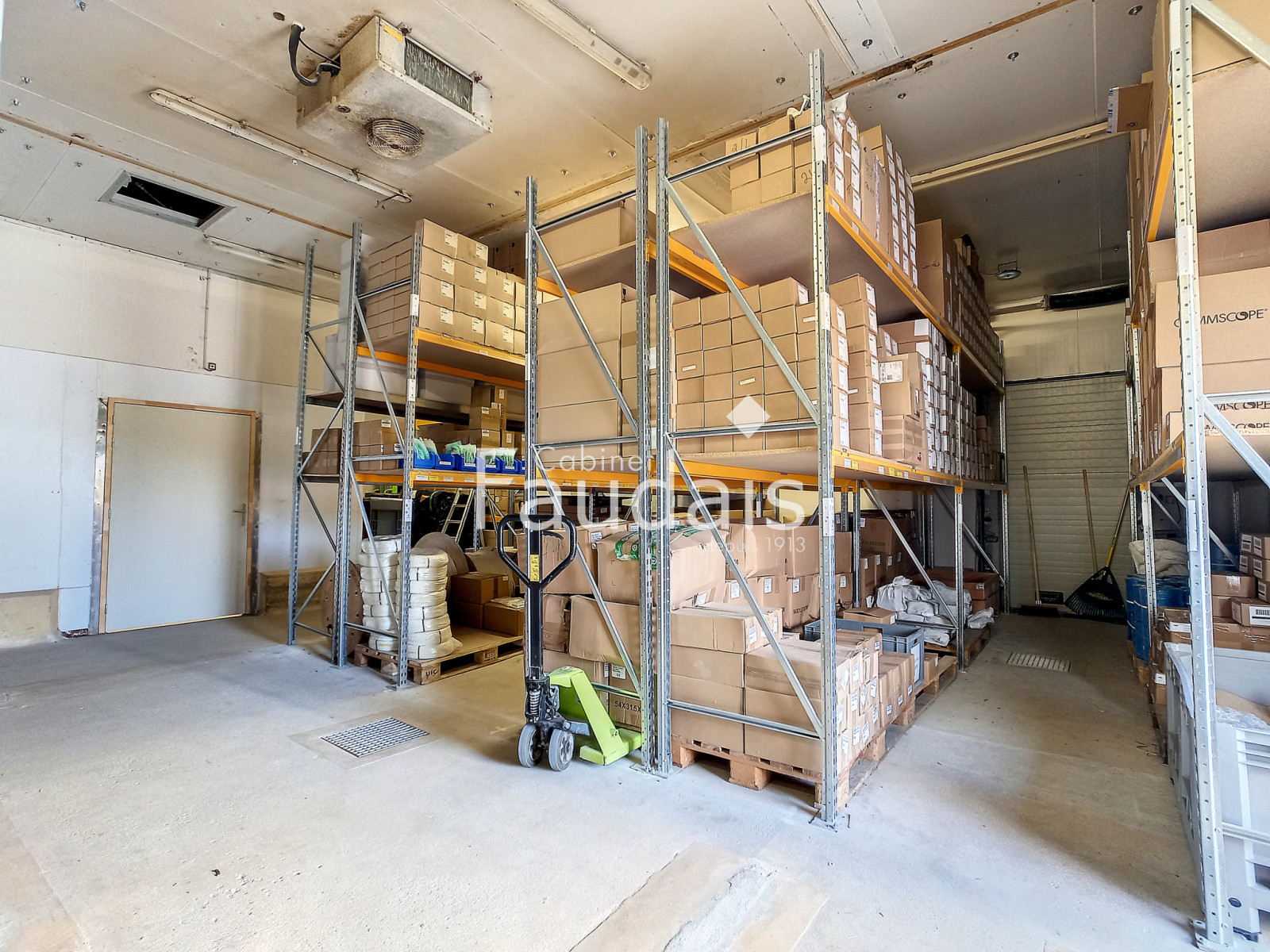 
                                                Vente
                                                 DANGY, Local professionnel