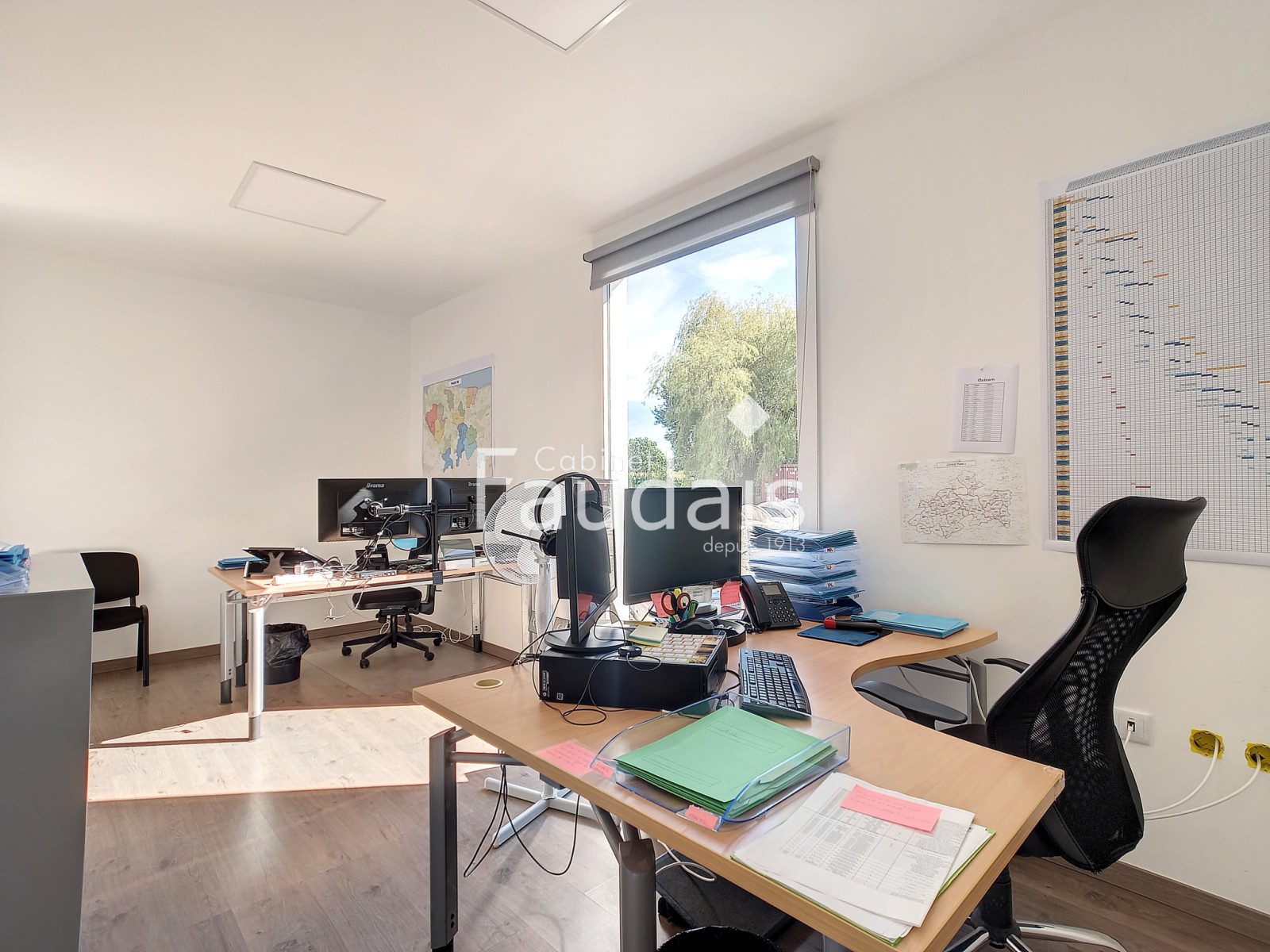 
                                                Vente
                                                 DANGY, Local professionnel