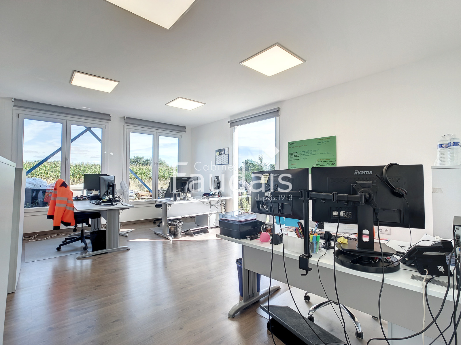 
                                                Vente
                                                 DANGY, Local professionnel