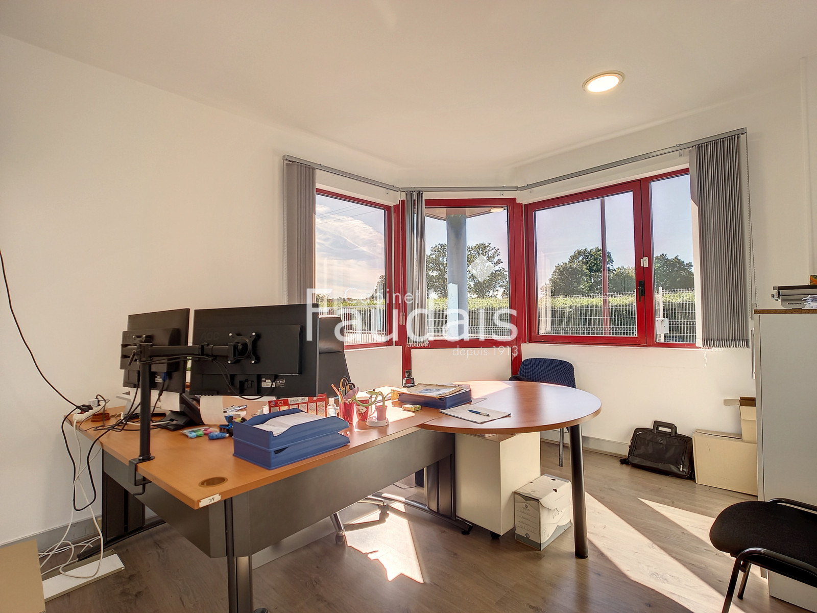 
                                                Vente
                                                 DANGY, Local professionnel