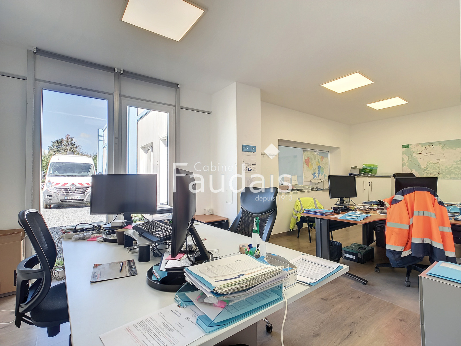 
                                                Vente
                                                 DANGY, Local professionnel