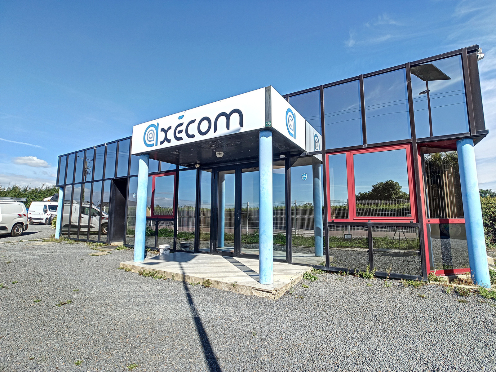 
                                                Vente
                                                 DANGY, Local professionnel