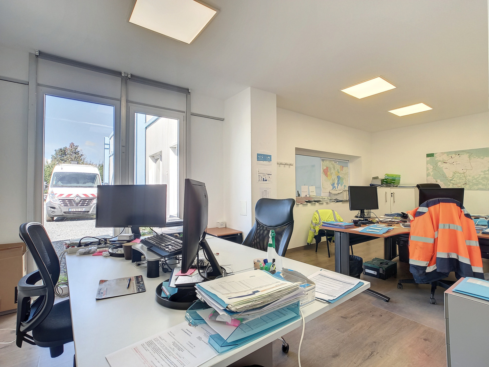 
                                                Vente
                                                 DANGY, Local professionnel