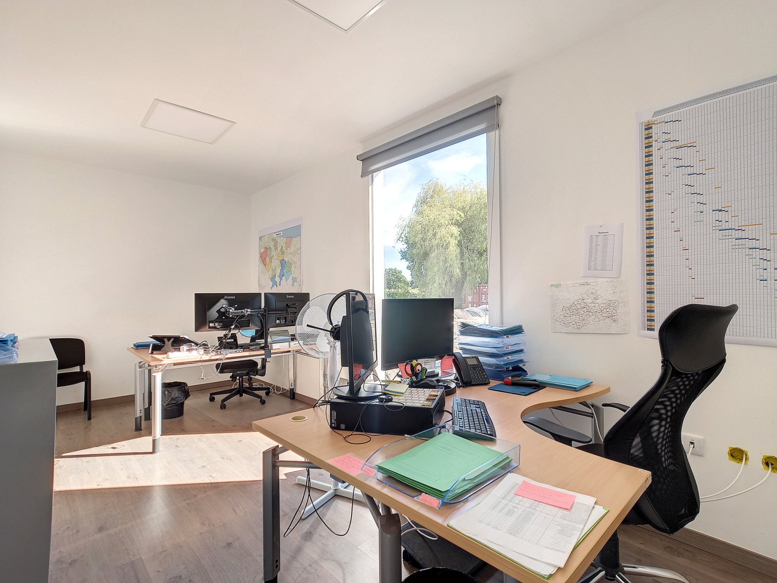 
                                                Vente
                                                 DANGY, Local professionnel
