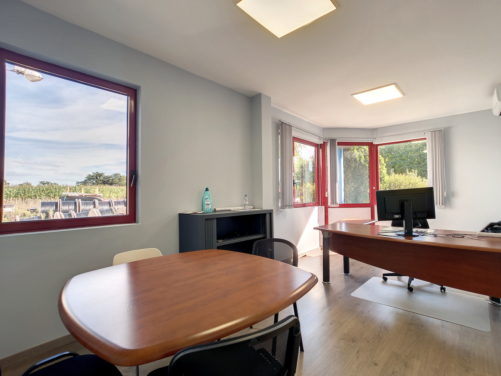 
                                                Vente
                                                 DANGY, Local professionnel