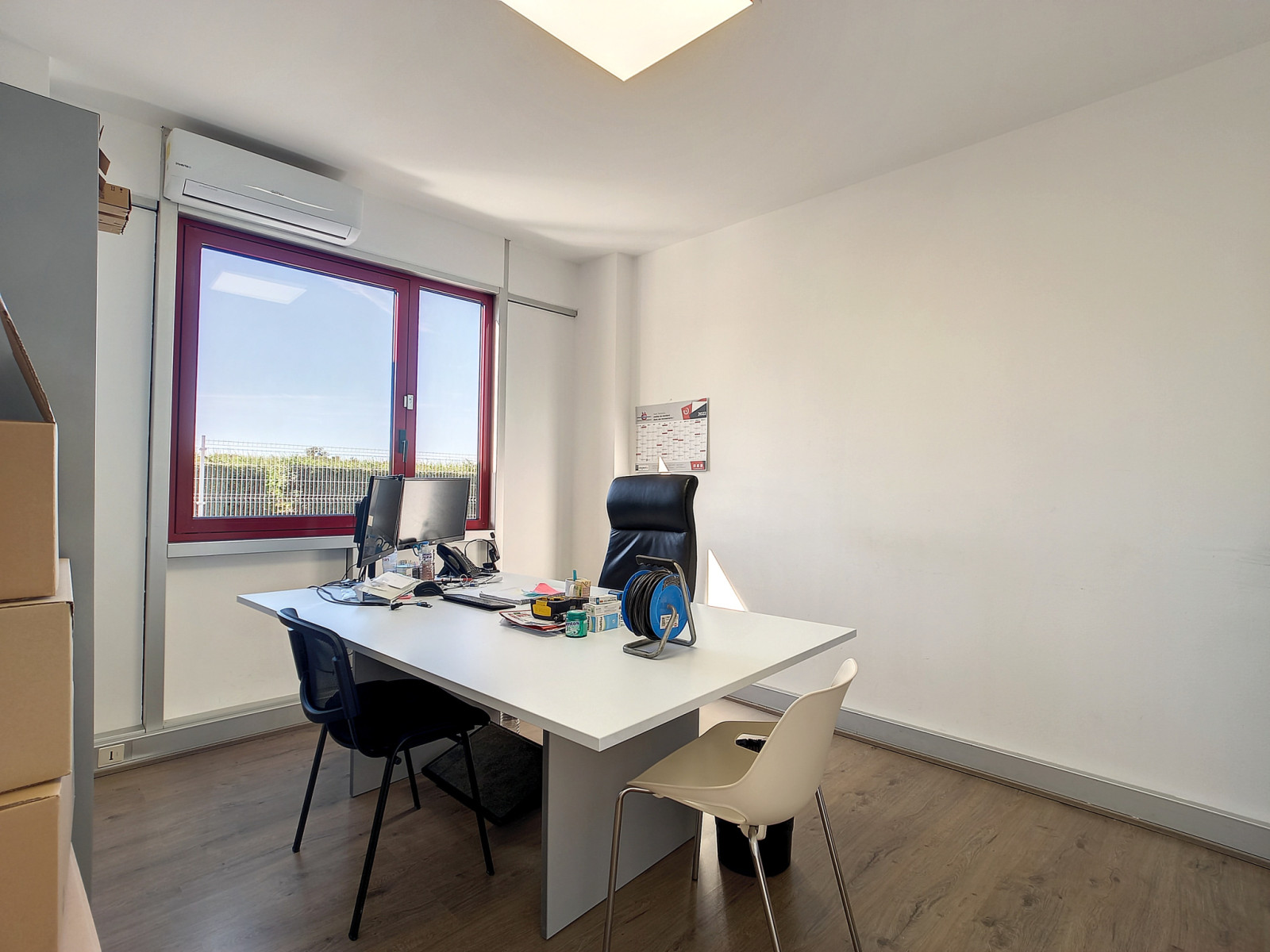 
                                                Vente
                                                 DANGY, Local professionnel