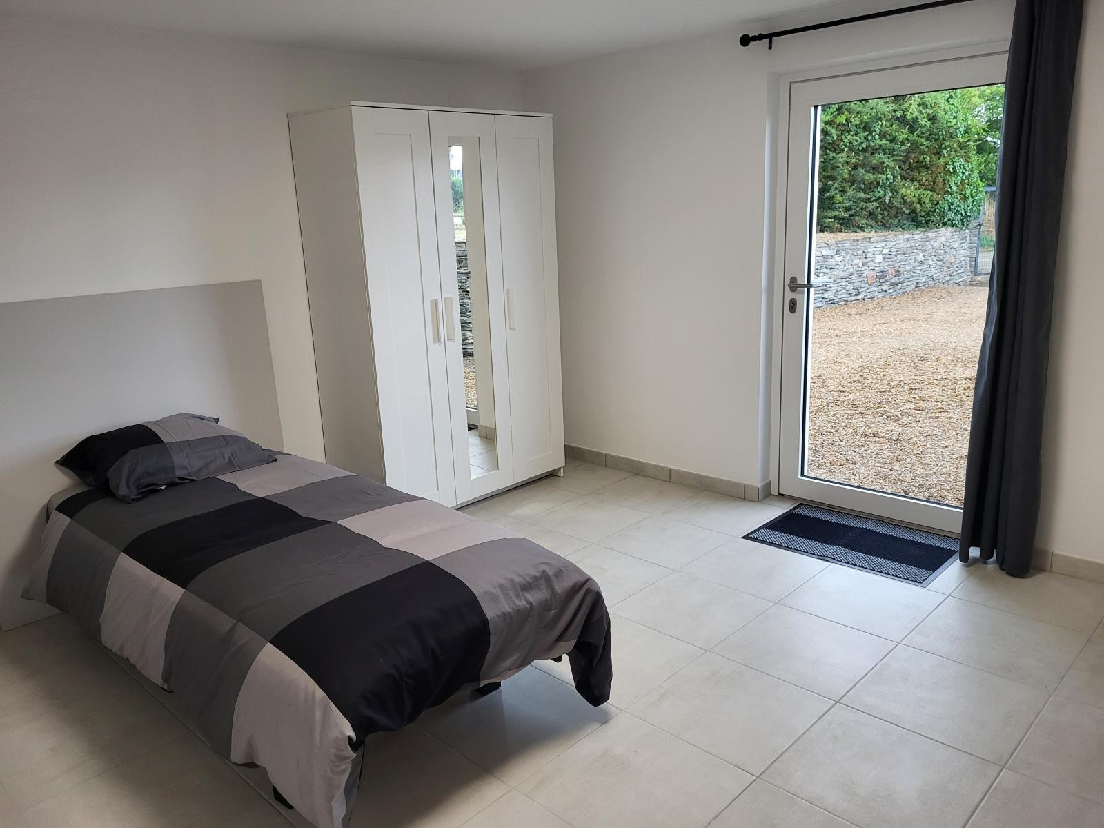 
                                                Location
                                                 Dans Maison : Appart T2 refait à neuf !