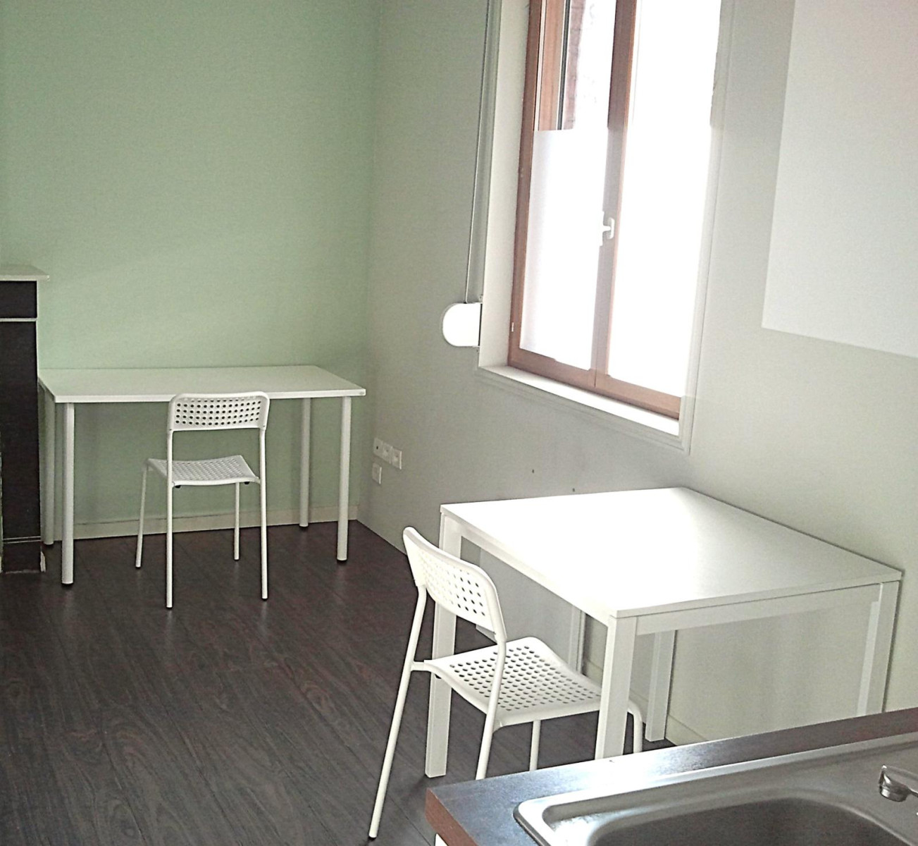 
                                                Location
                                                 Dans petite residence étudiants quartier calme