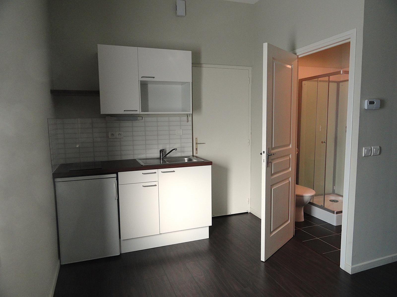 
                                                Location
                                                 Dans petite residence étudiants quartier calme