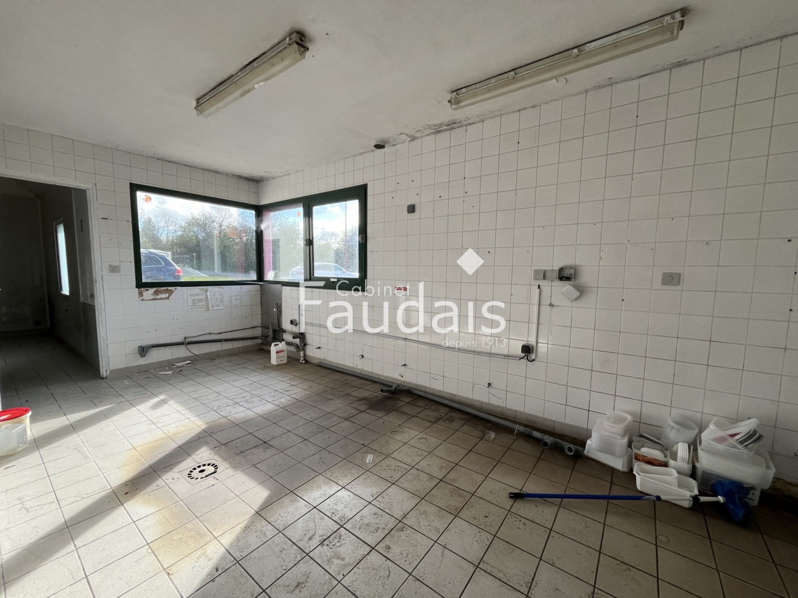 
                                                Vente
                                                 Dans un petit village de BOURGVALLEES