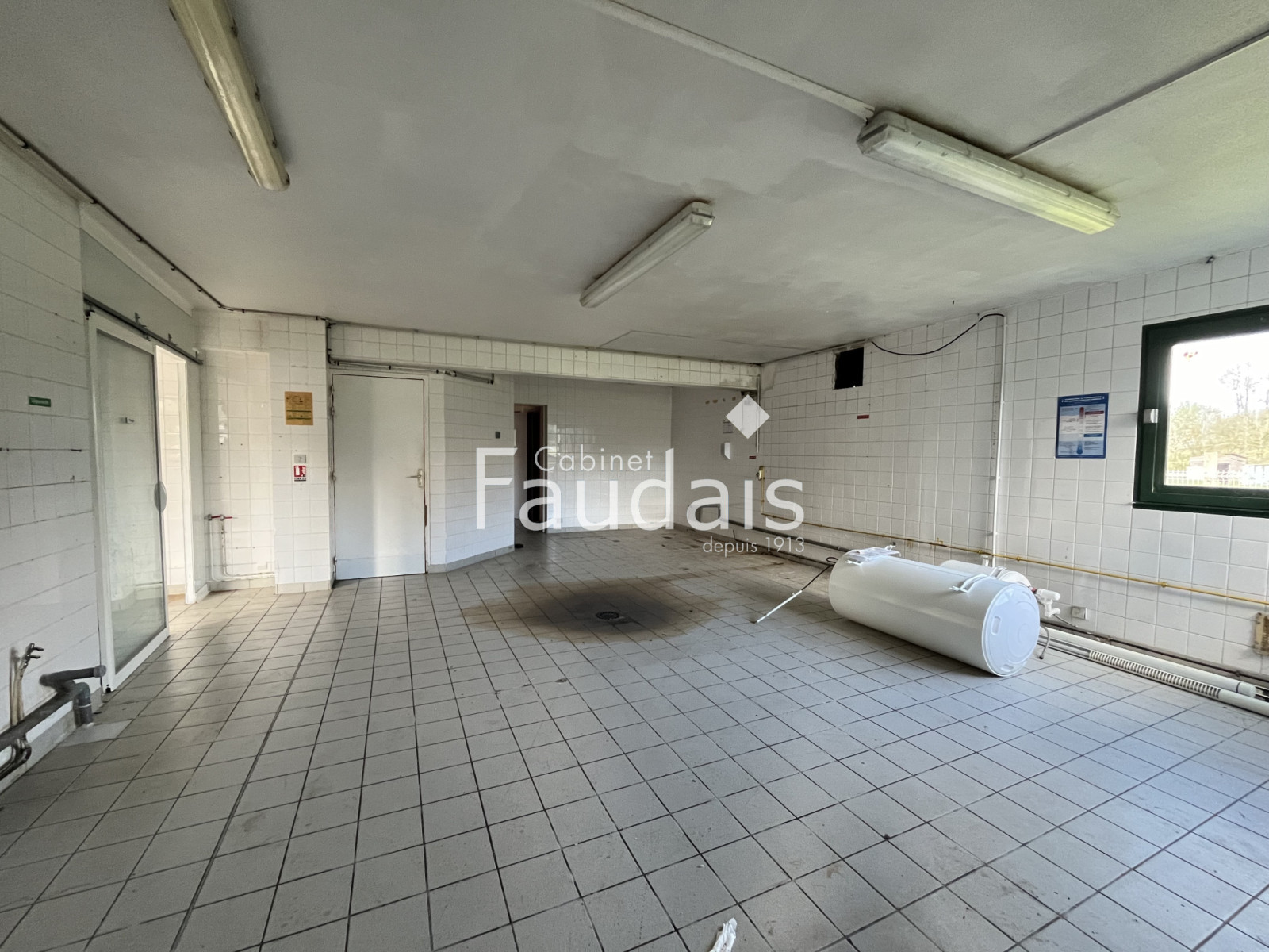 
                                                Vente
                                                 Dans un petit village de BOURGVALLEES