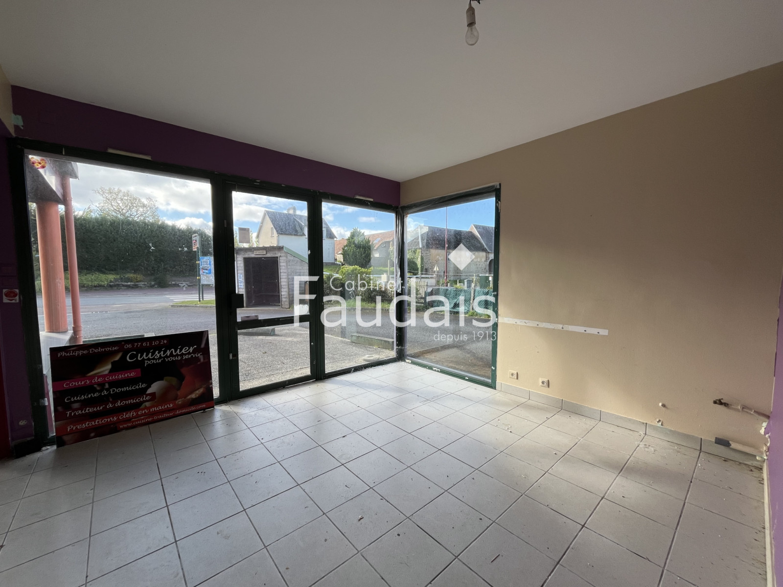 
                                                Vente
                                                 Dans un petit village de BOURGVALLEES