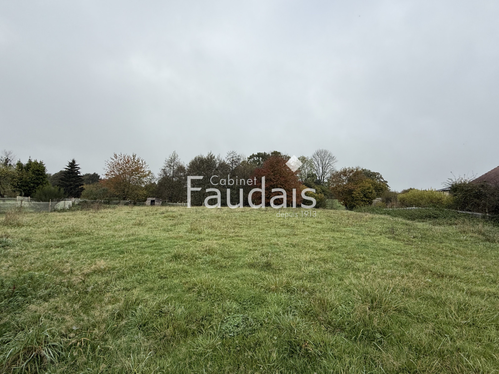 
                                                Vente
                                                 Dans un petit village de BOURGVALLEES