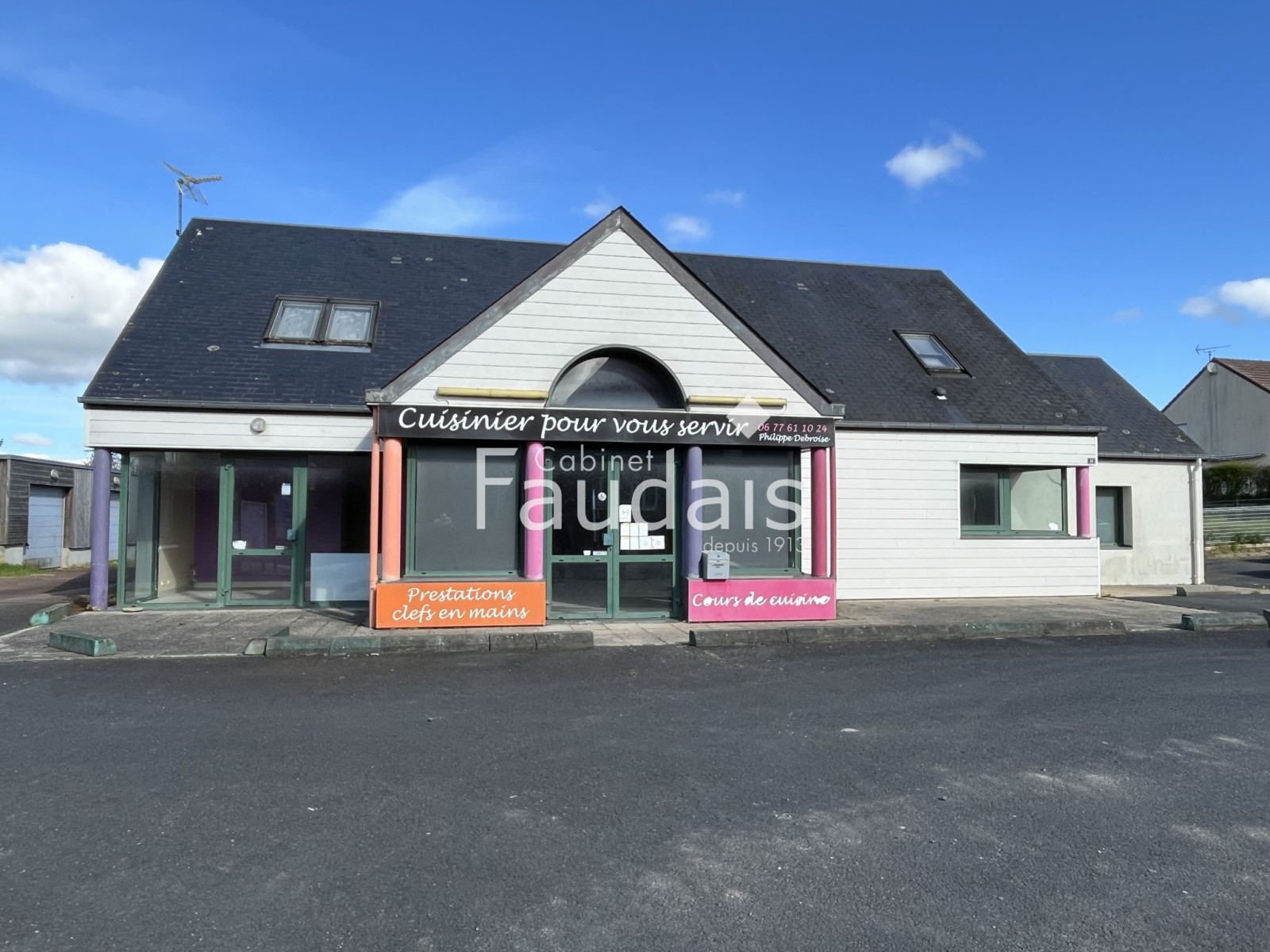 
                                                Vente
                                                 Dans un petit village de BOURGVALLEES