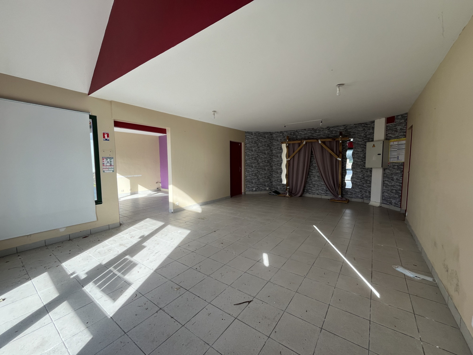 
                                                Vente
                                                 Dans un petit village de BOURGVALLEES