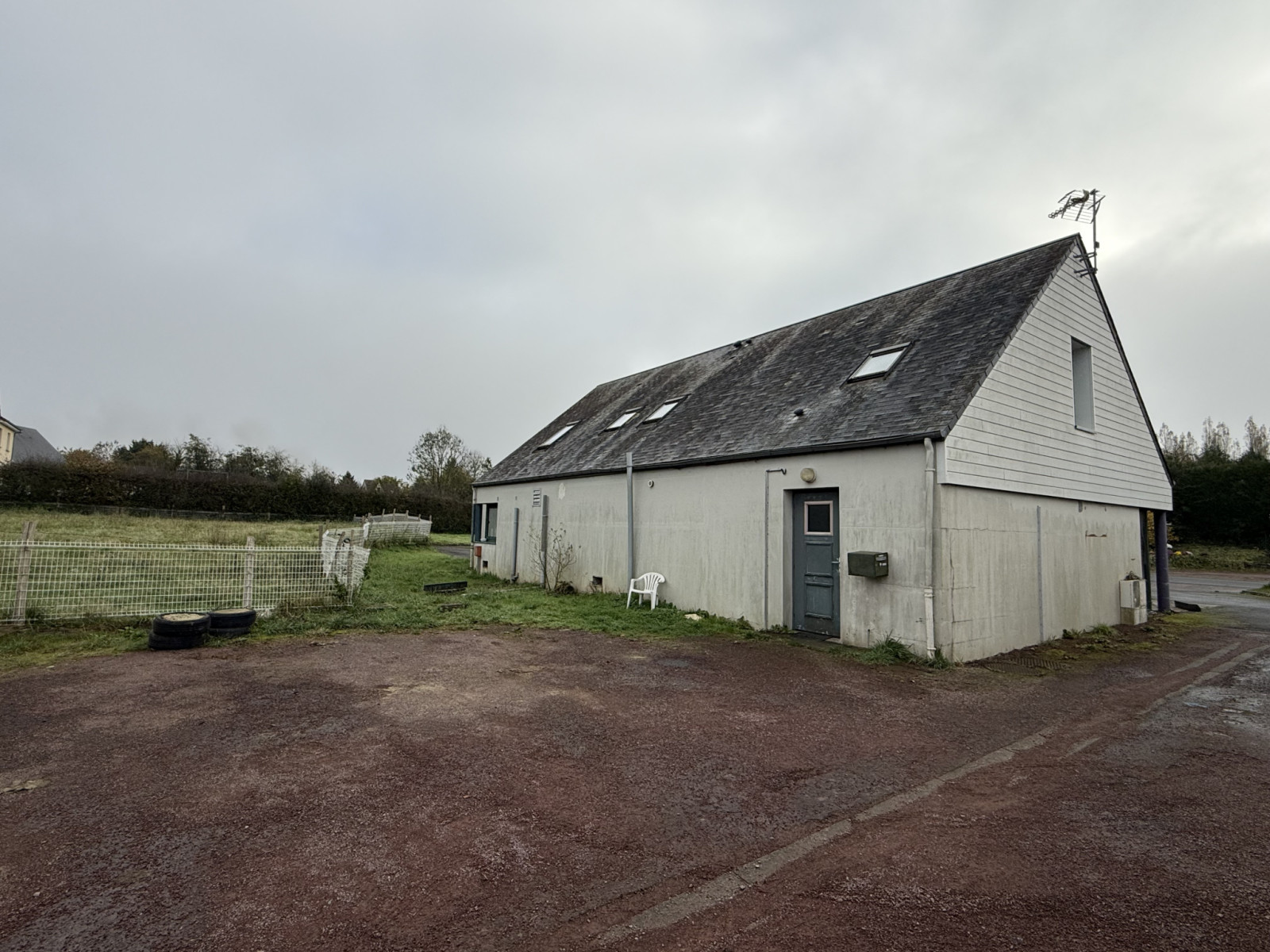 
                                                Vente
                                                 Dans un petit village de BOURGVALLEES