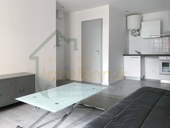 Location
                                                 Dans une résidence sécurisée, studio meublé de 24m2