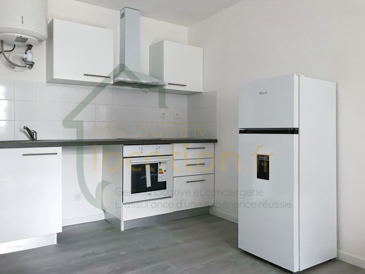 Location
                                                 Dans une résidence sécurisée, studio meublé de 24m2
