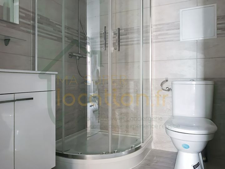 Location
                                                 Dans une résidence sécurisée, studio meublé de 24m2