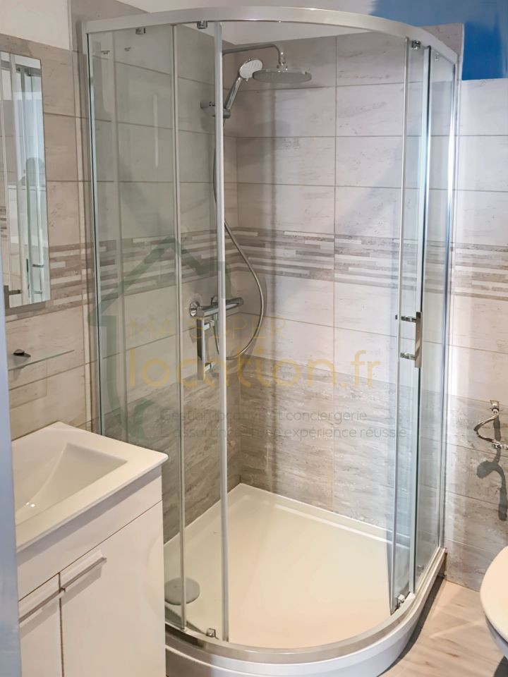 Location
                                                 Dans une résidence sécurisée, studio meublé de 24m2