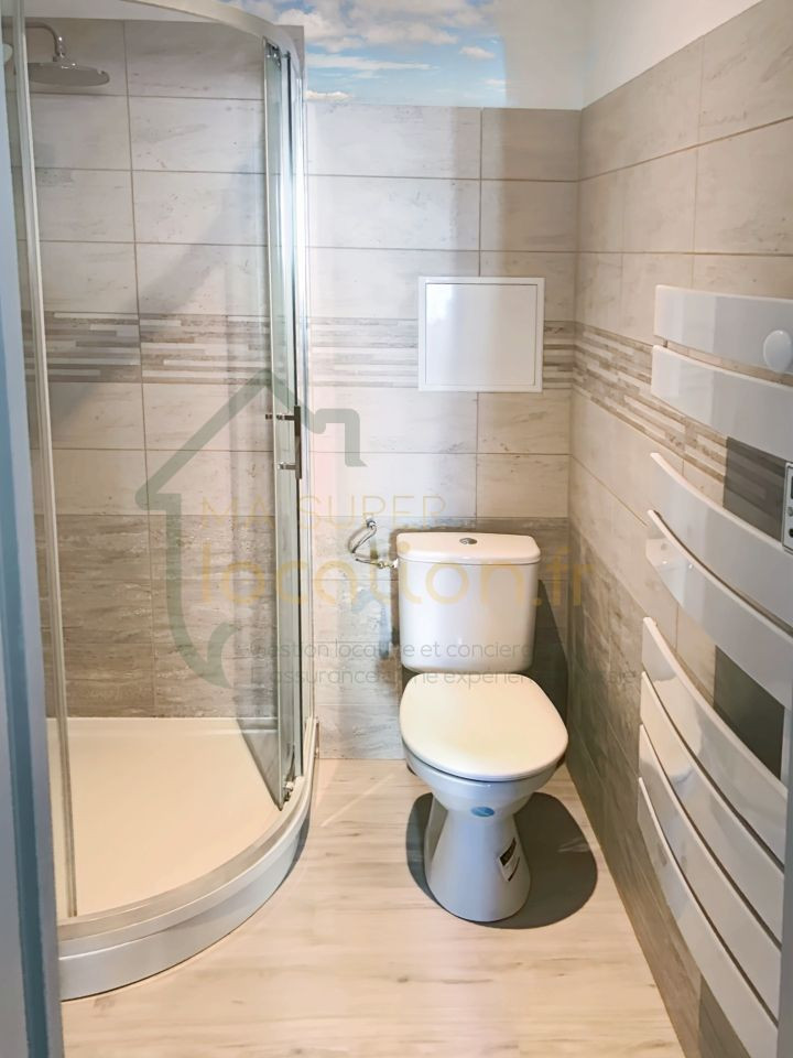 Location
                                                 Dans une résidence sécurisée, studio meublé de 24m2