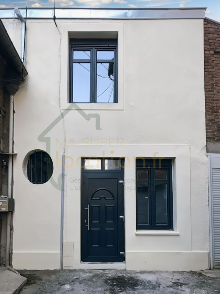 Location
                                                 Dans une résidence sécurisée, studio meublé de 24m2