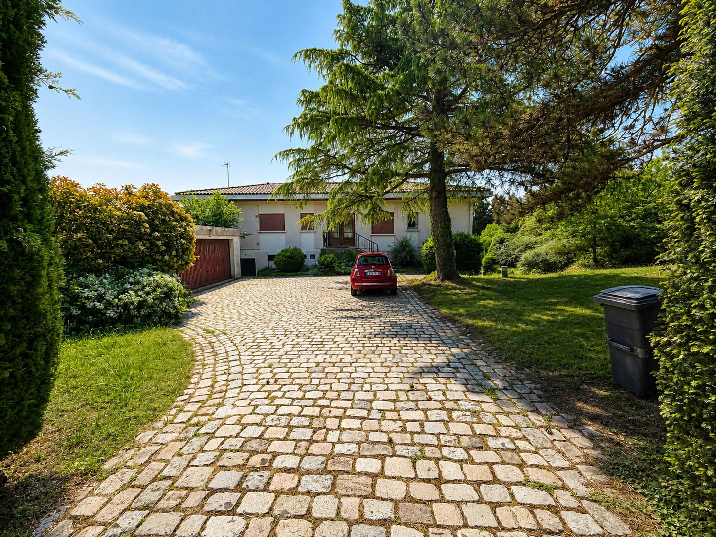 
                                                Vente
                                                 DARDILLY LE HAUT – PROPRIÉTÉ DE CARACTÈRE AVEC VUE PANORAMIQUE SUR LYON