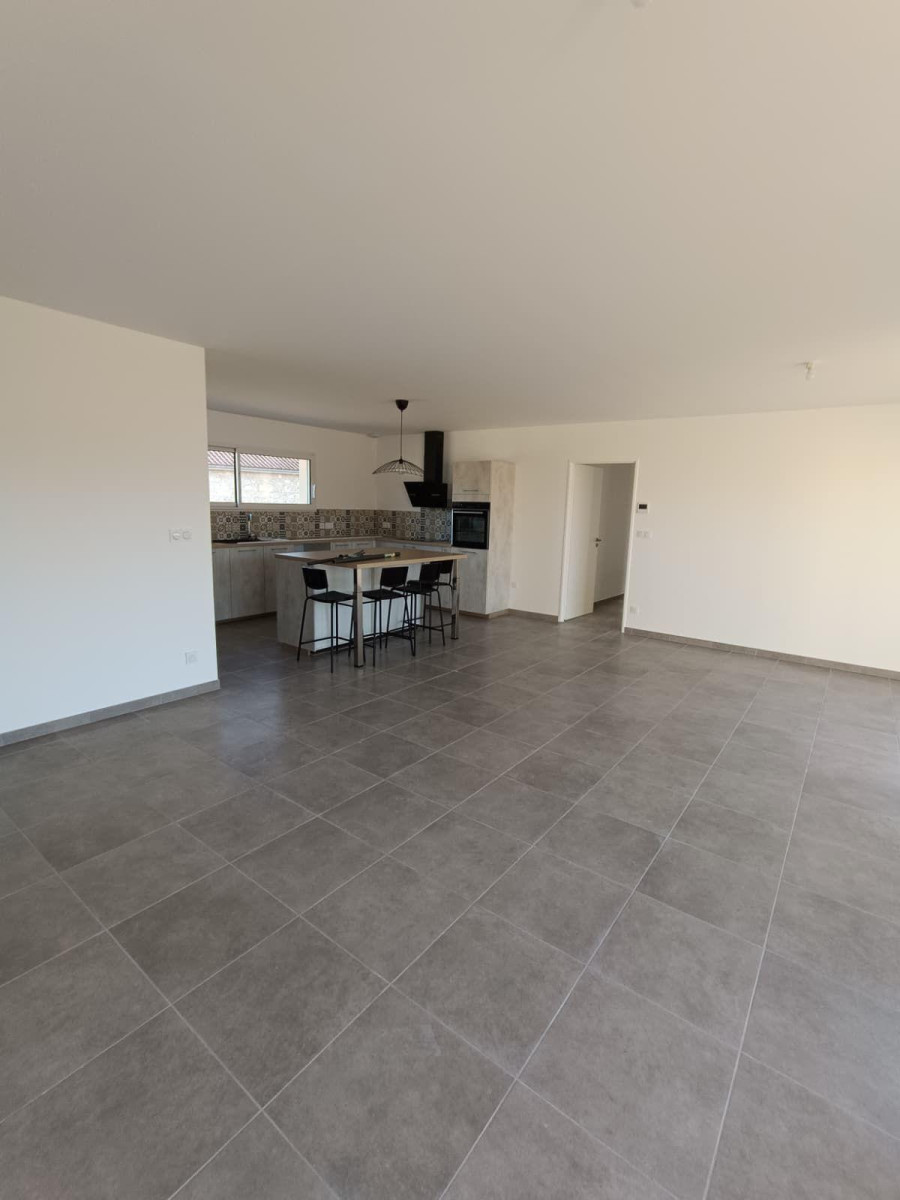 
                                                Location
                                                 Découvrez cette jolie maison neuve à la campagne