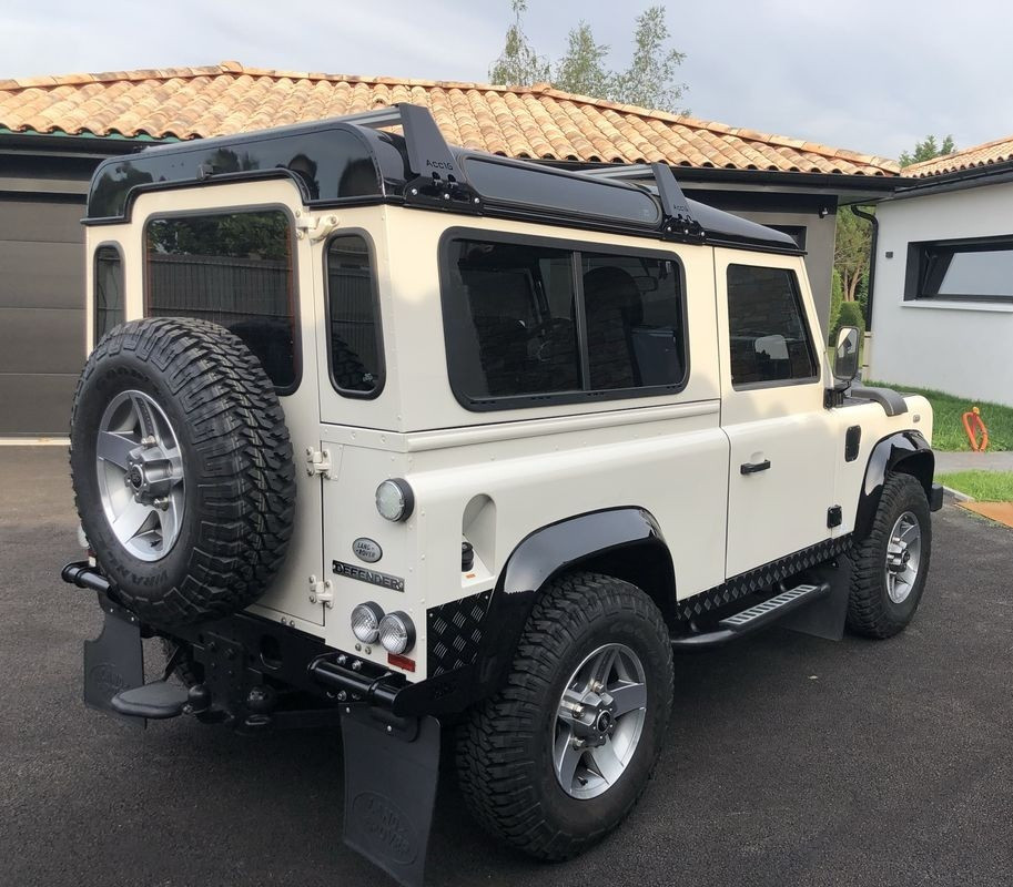 
                                                Voiture
                                                 DEFENDER TD4 2009