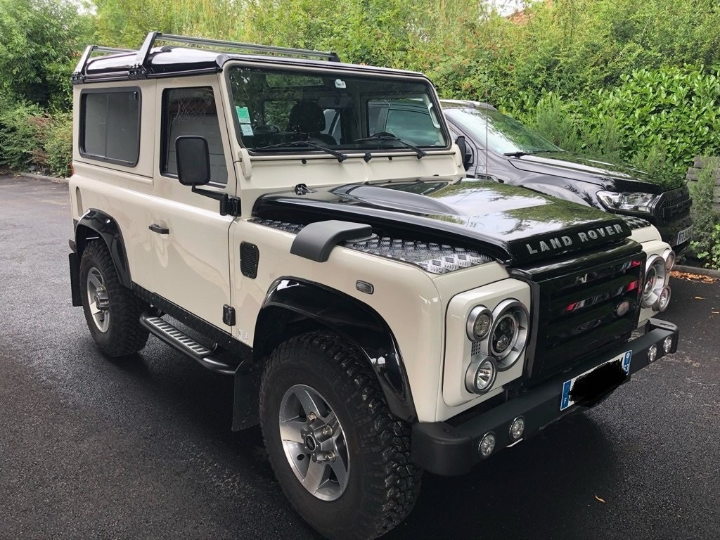 
                                                Voiture
                                                 DEFENDER TD4 2009