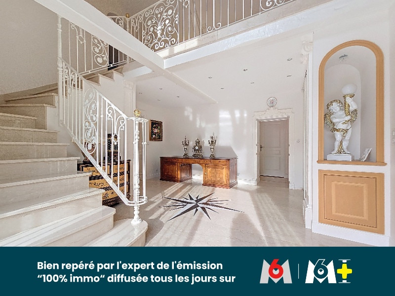 
                                                Vente
                                                 Demeure aux portes de Tours - 245m2 - double garage- Caves- Dépendance