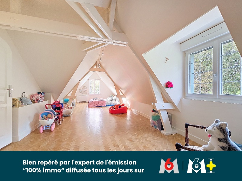 
                                                Vente
                                                 Demeure aux portes de Tours - 245m2 - double garage- Caves- Dépendance