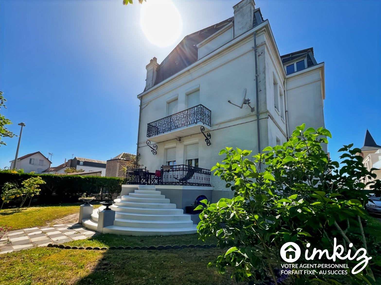 
                                                Vente
                                                 Demeure bourgeoise d’exception 1896 – 320 m²