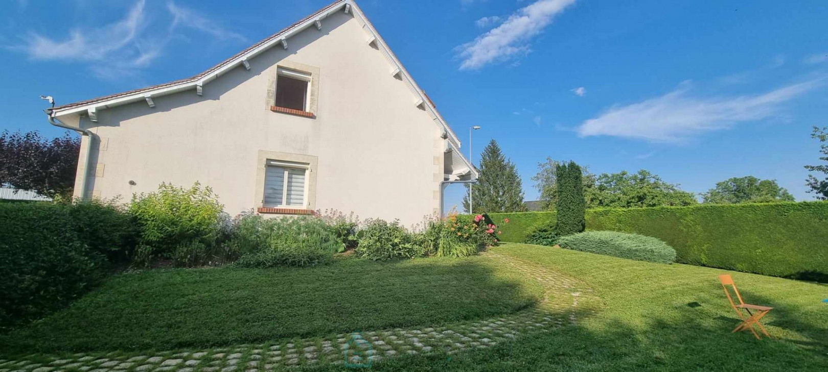 
                                                Vente
                                                 DEMEURE DE CARACTÈRE À 2H30 DE PARIS