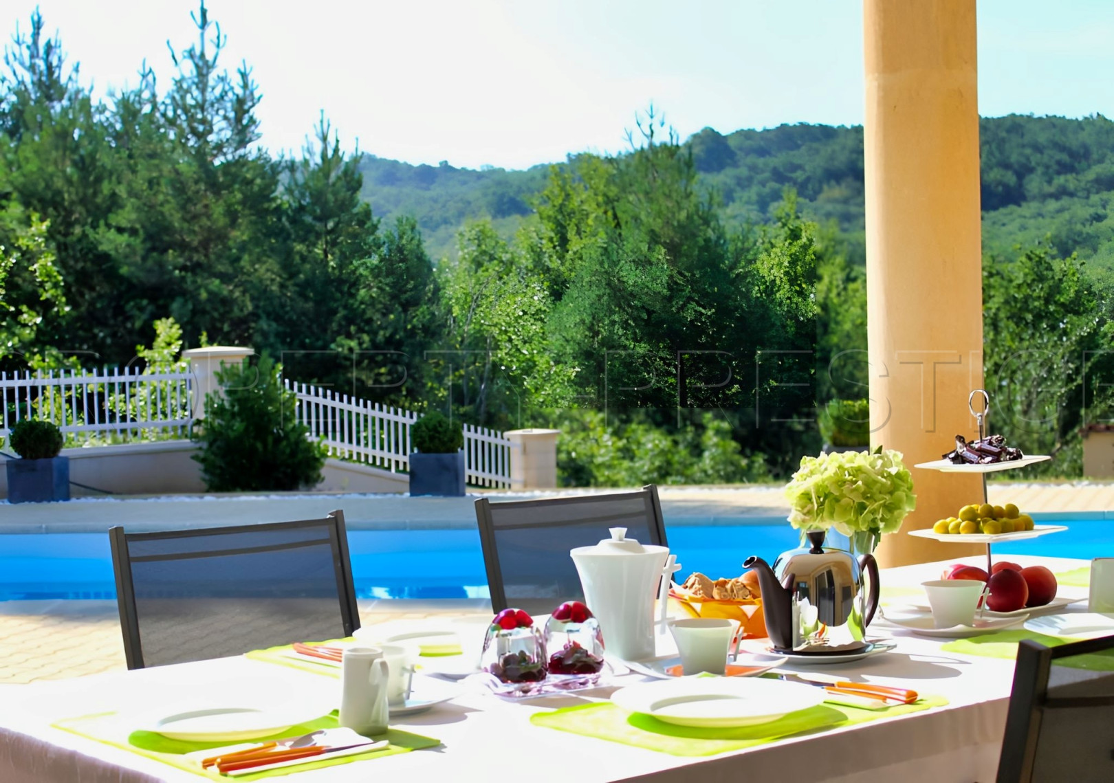 
                                                Vente
                                                 DEMEURE DE STANDING EN PERIGORD NOIR 1 ha