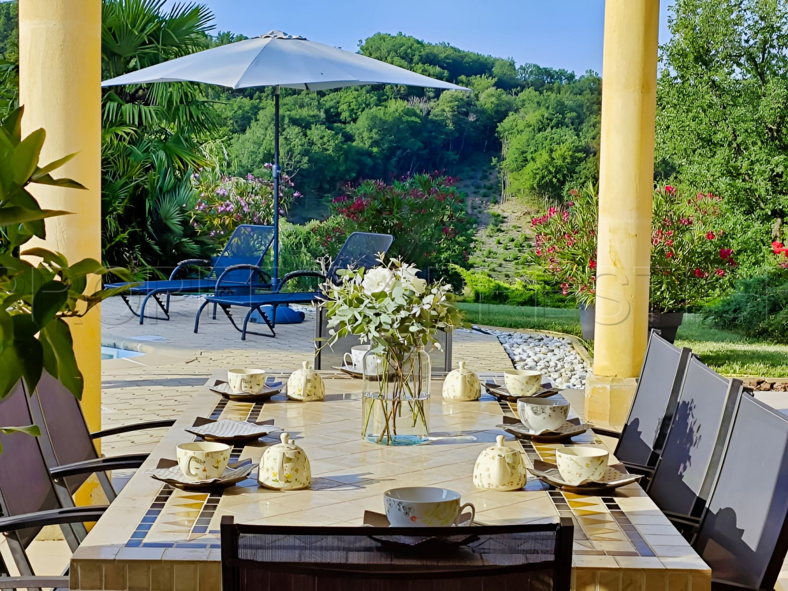 
                                                Vente
                                                 DEMEURE DE STANDING EN PERIGORD NOIR 1 ha