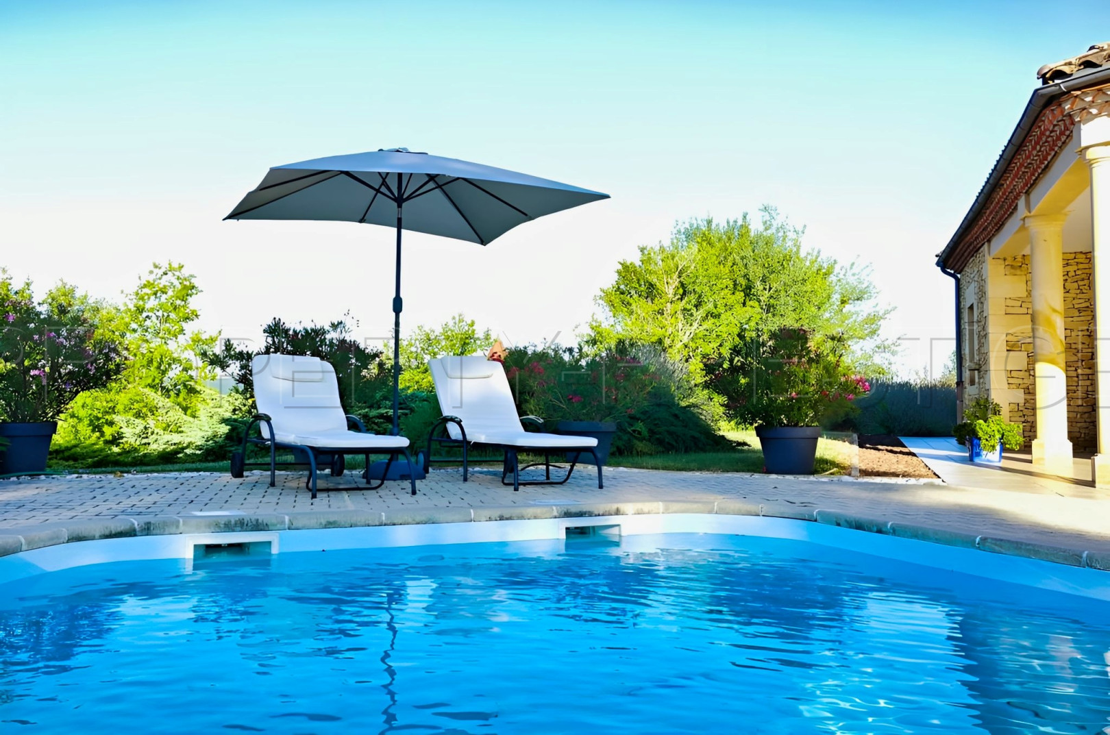 
                                                Vente
                                                 DEMEURE DE STANDING EN PERIGORD NOIR 1 ha