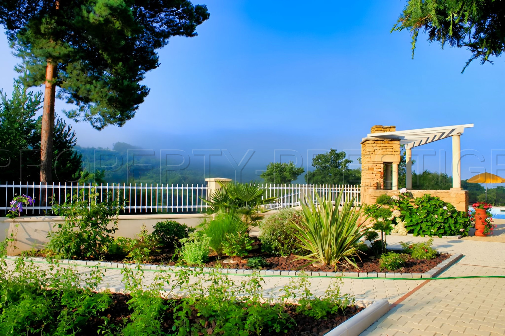 
                                                Vente
                                                 DEMEURE DE STANDING EN PERIGORD NOIR 1 ha