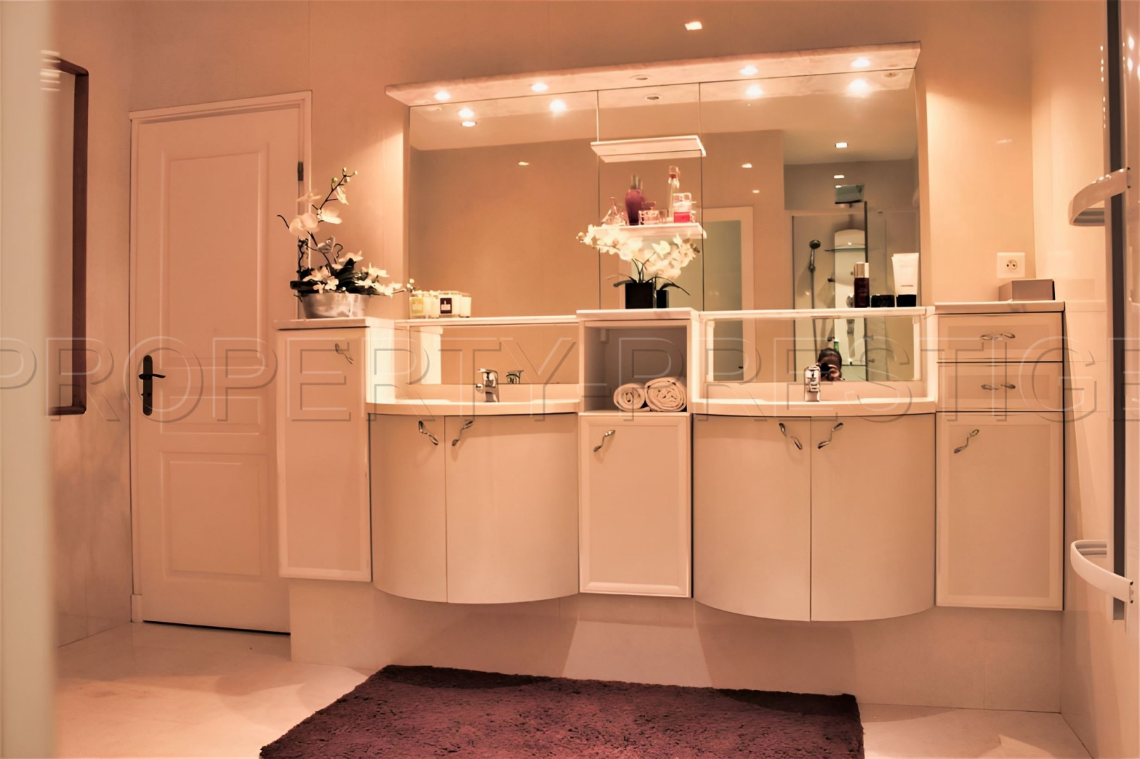 
                                                Vente
                                                 DEMEURE DE STANDING EN PERIGORD NOIR 1 ha