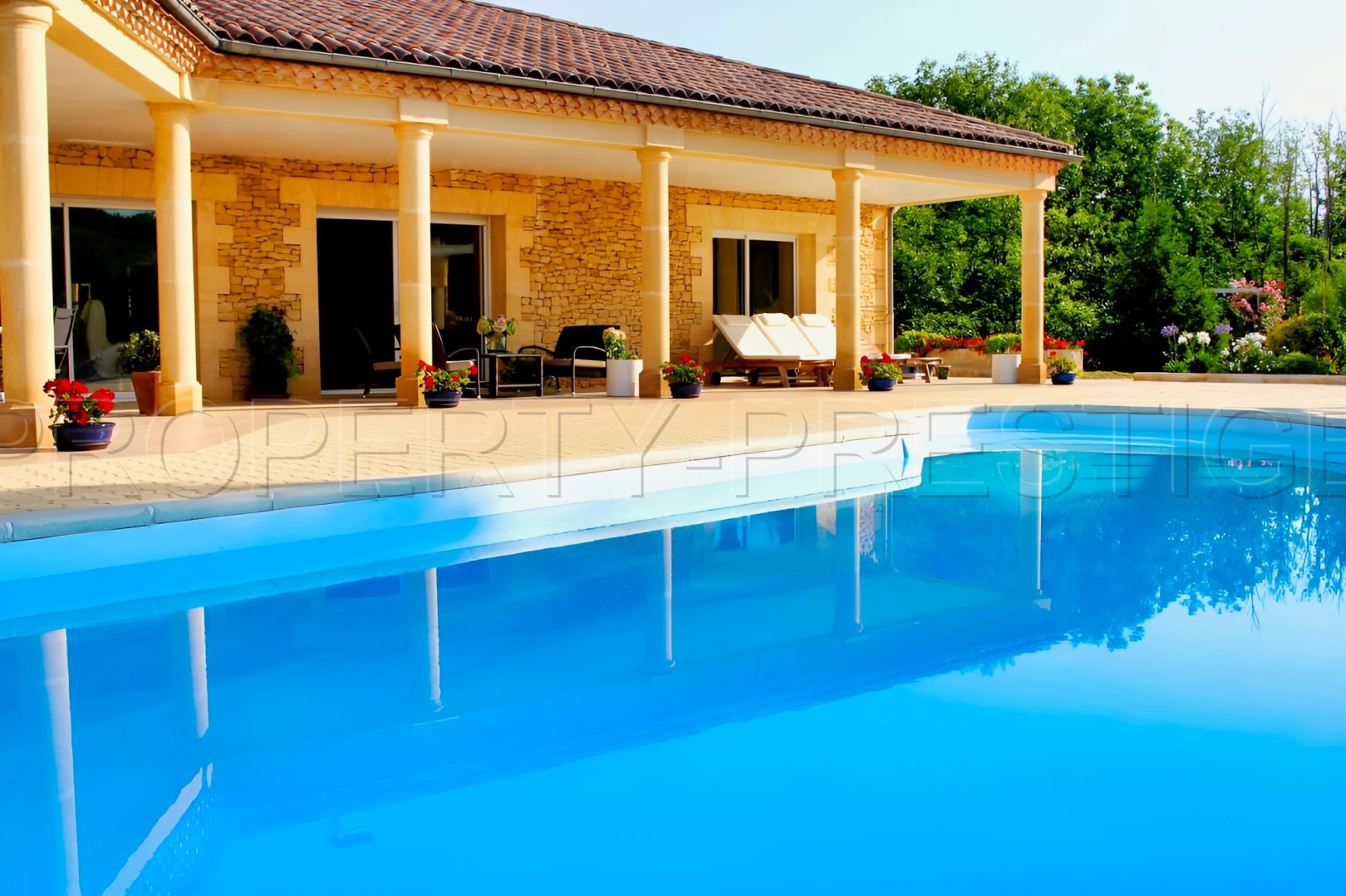 
                                                Vente
                                                 DEMEURE DE STANDING EN PERIGORD NOIR 1 ha