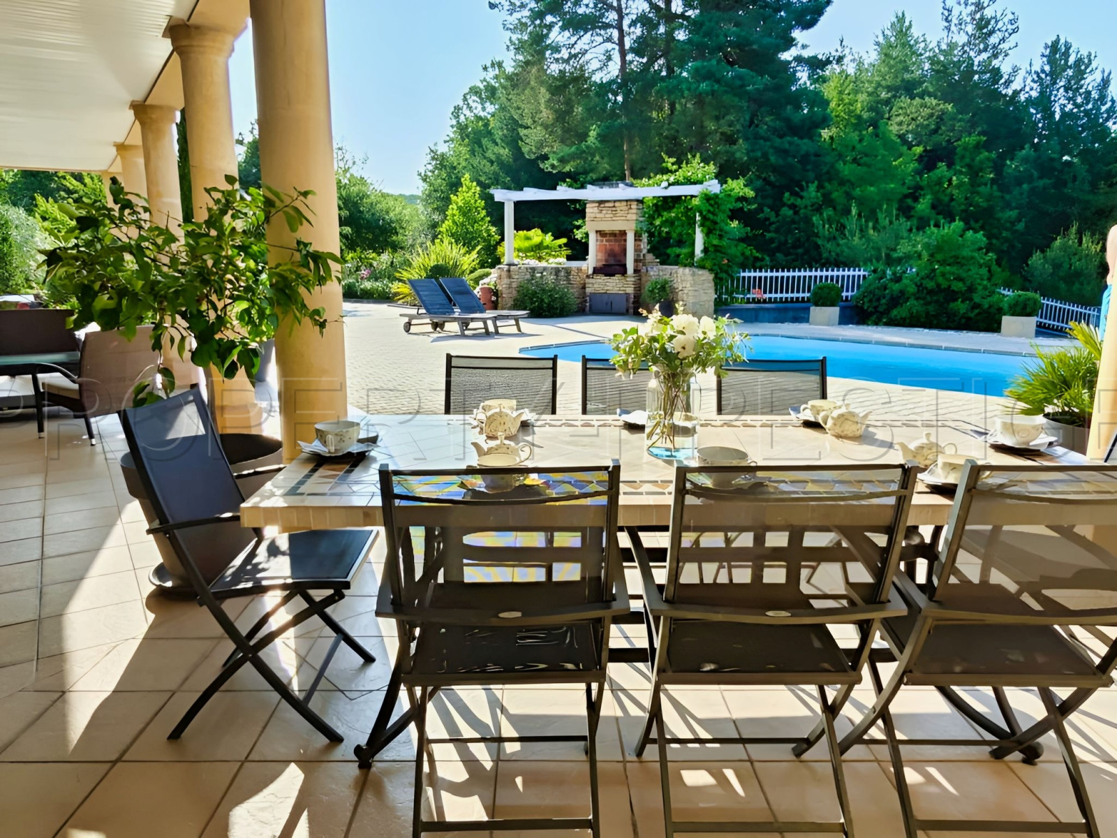 
                                                Vente
                                                 DEMEURE DE STANDING EN PERIGORD NOIR 1 ha