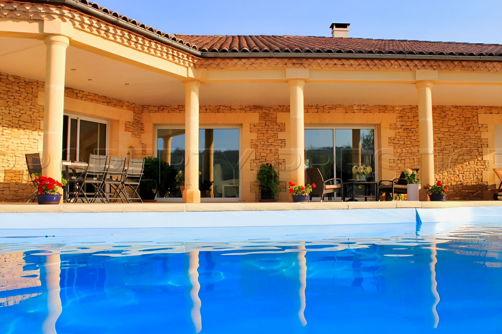 
                                                Vente
                                                 DEMEURE DE STANDING EN PERIGORD NOIR