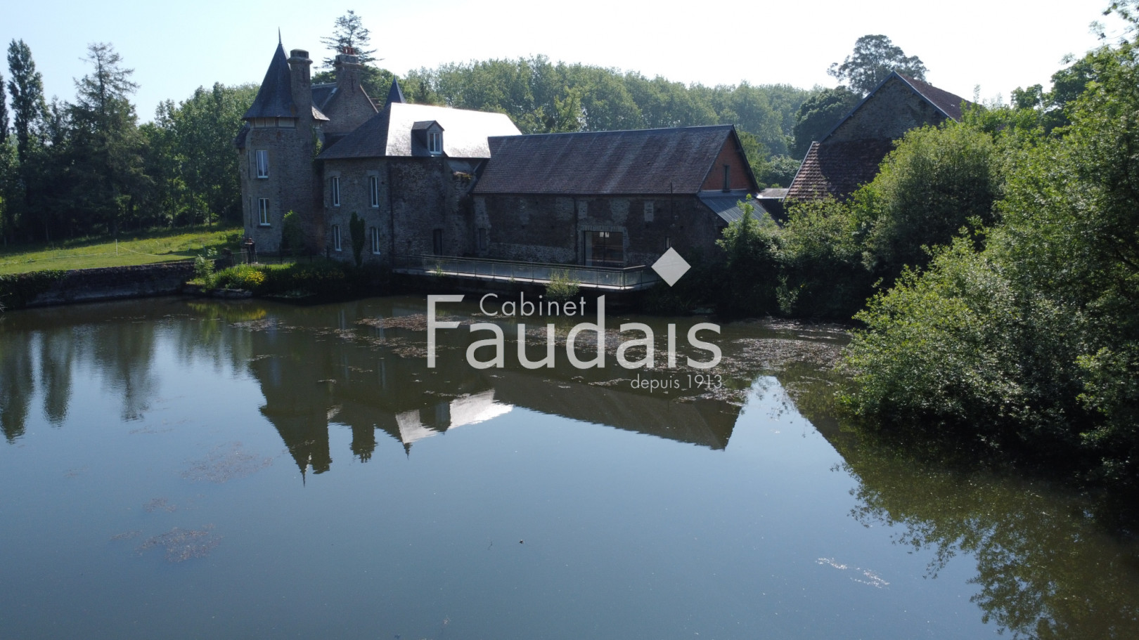 
                                                Vente
                                                 Demeure historique du 13ème siècle, SAINT-LO (50000), caract