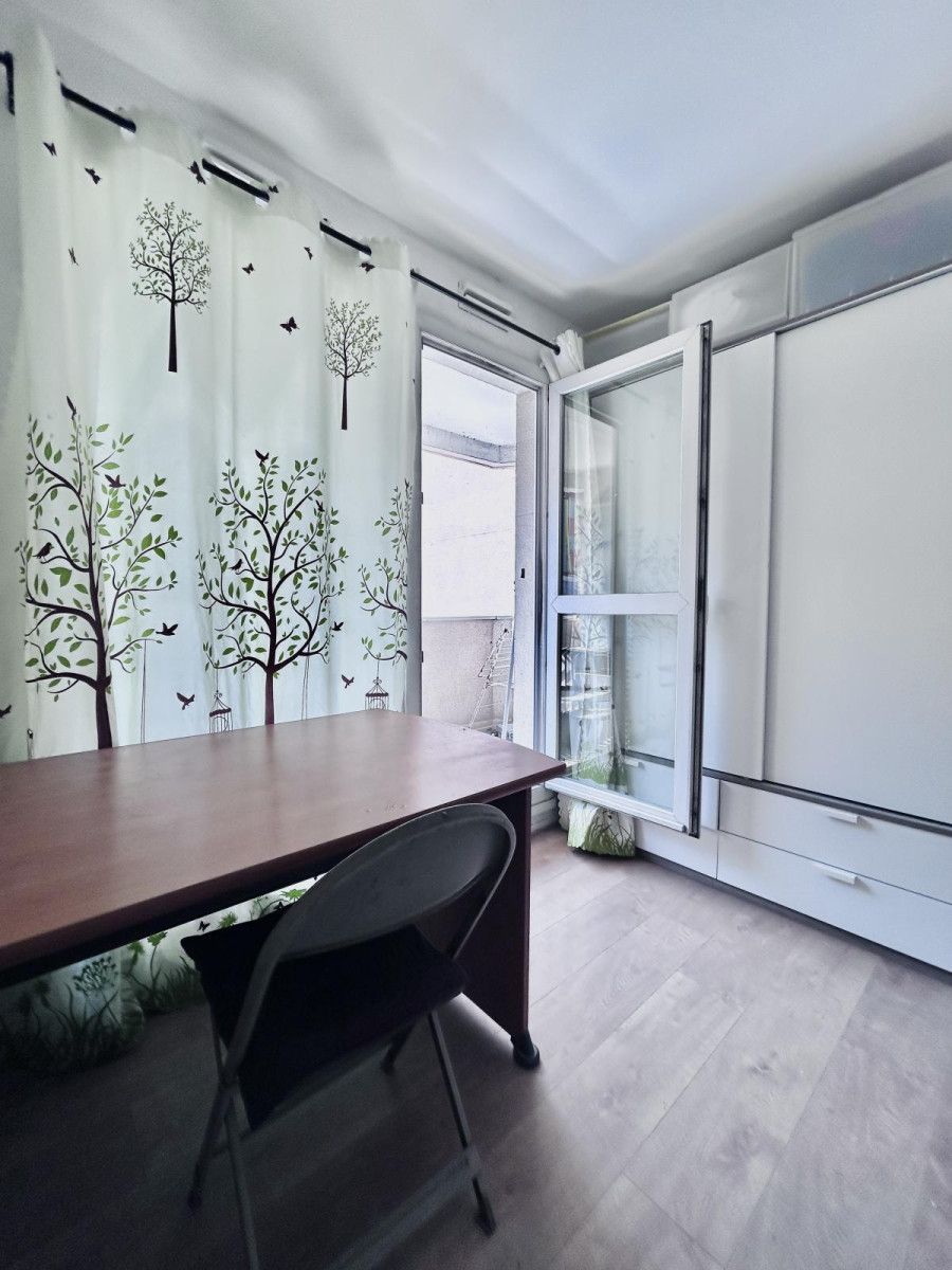 
                                                Colocation
                                                 Demi-studio meublé salle de bain et WC privatifs