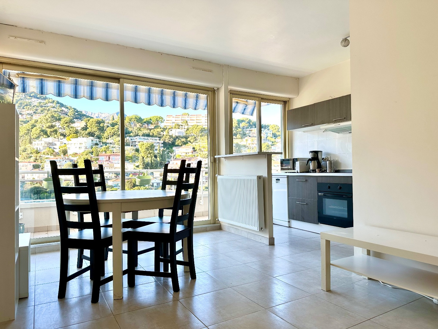 
                                                Vente
                                                 DERNIER ÉTAGE - 2P DE 44M2 - ROQUEBRUNE CAP MARTIN